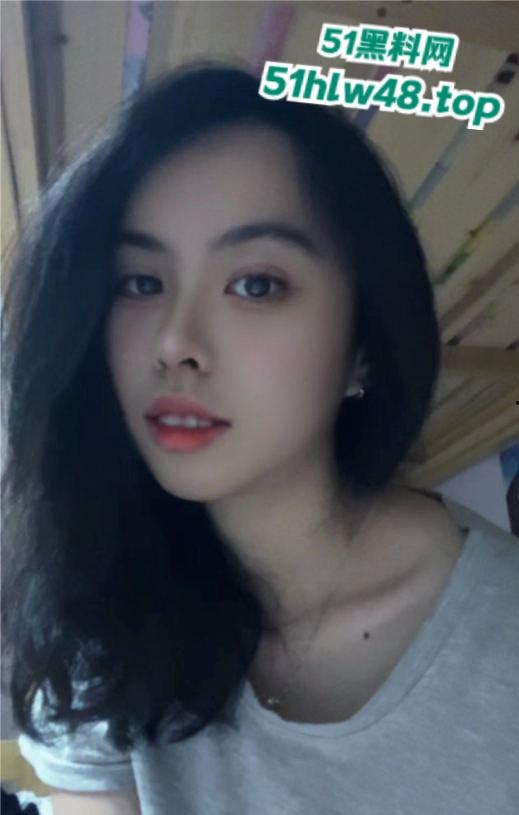 广东电子科技大学中山学院女大学生【曾嘉仪】被调教的黑料视频全校疯传，深喉跪舔后入爆操无套打桩高潮连连！-6