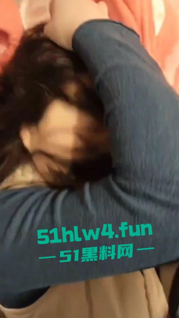 重庆沙坪坝区【杨芳仪】有俩孩的母狗骚逼，不上班在家玩王者荣耀，各种勾引撩骚出轨约炮被老公捉奸。-9