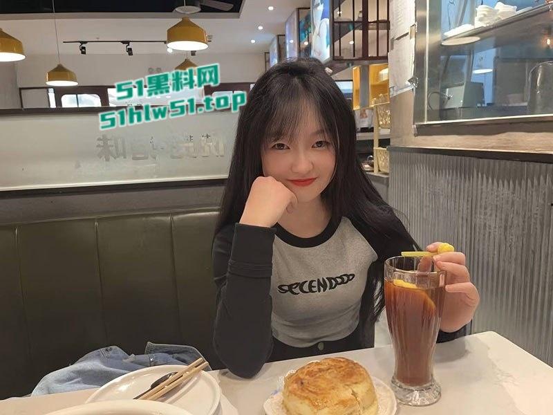 四川大学【安佳瑞】不雅视频曝光,清纯学生妹逃课与同学约炮,一线天小穴被操的淫水四溅,娇嫩酮体无限诱惑!-3