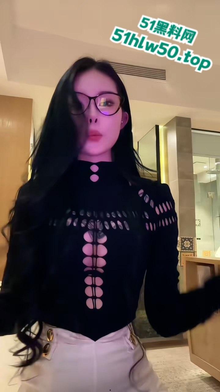 全网首发，抖音8万粉的极品小网红【神仙姐姐】满身符文美女，爆出不雅视频，金主调教御姐变母狗超反差！-1