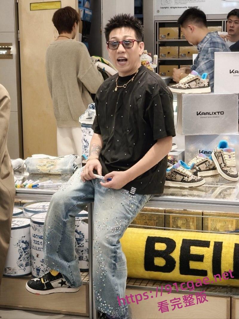 滑雪圈老白与美女陪玩事件 3000陪滑费给不起?女主直播发声控诉白嫖行为-7