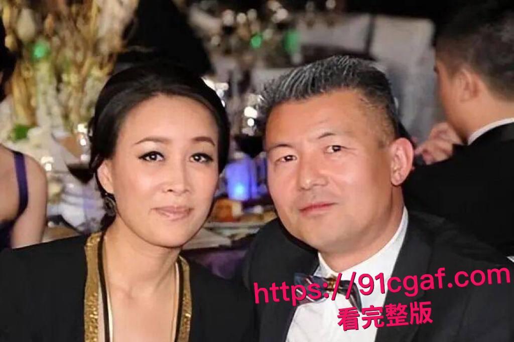 内娱天后歌手那英老公孟出轨曝光登顶热搜 会所内与年轻美女亲密缠绵 当晚豪掷千金包下会所VIP房上演活春宫!-3