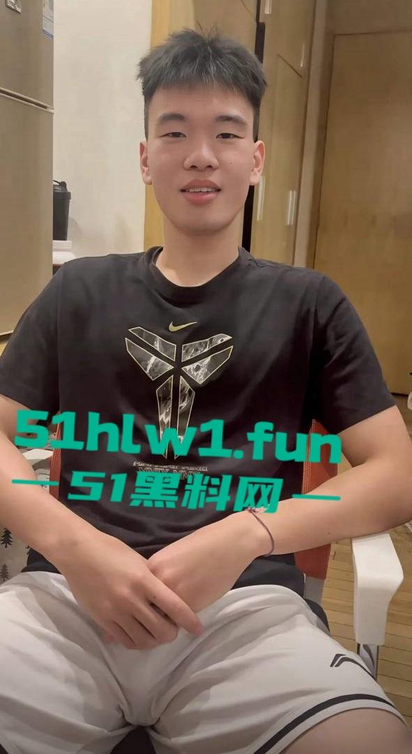 广西籍CBA球员【张兴亮】被禁赛，把女友装行李箱带进宿舍通宵学习，真是爱学习的好孩子。-13