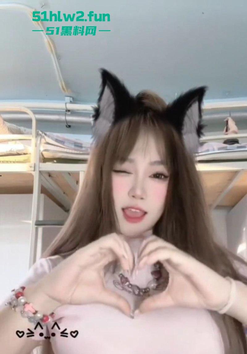 快手豪乳女神【不甜】大尺度自慰福利流出，假屌在小穴内快速抽插带出大量淫水，画面十分淫靡。-4