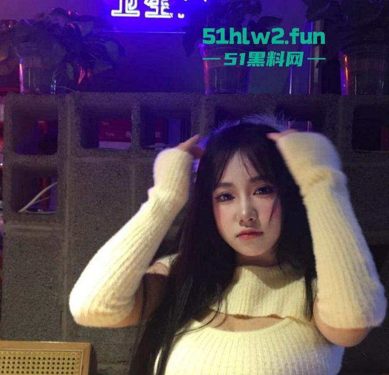 快手豪乳女神【不甜】大尺度自慰福利流出，假屌在小穴内快速抽插带出大量淫水，画面十分淫靡。-7