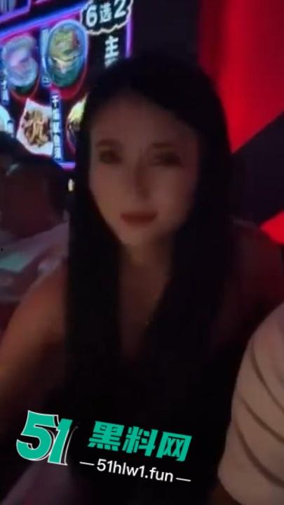 天津抖音女网红【小宋佳】知三当三，被男主正妻抓奸曝光大量不雅视频流出！-3