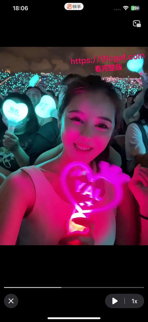 快手千万网红二子爷家暴出轨 潜规则偷吃女徒弟蓝牙 老婆曝光女徒弟给师傅深情口交视频！-4