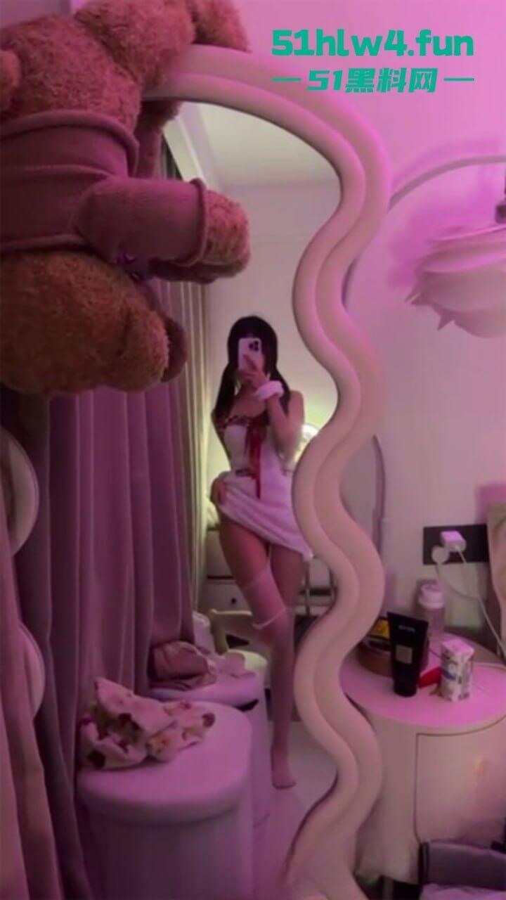 南京钟山技术学院【杨和馨】极品身材反差学生妹,到处约炮给男友带绿帽子聊天记录视频曝光。-5