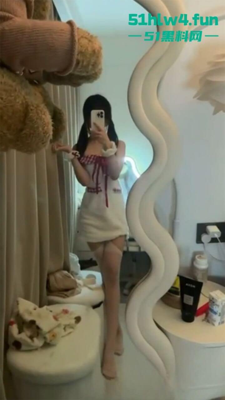 南京钟山技术学院【杨和馨】极品身材反差学生妹,到处约炮给男友带绿帽子聊天记录视频曝光。-8