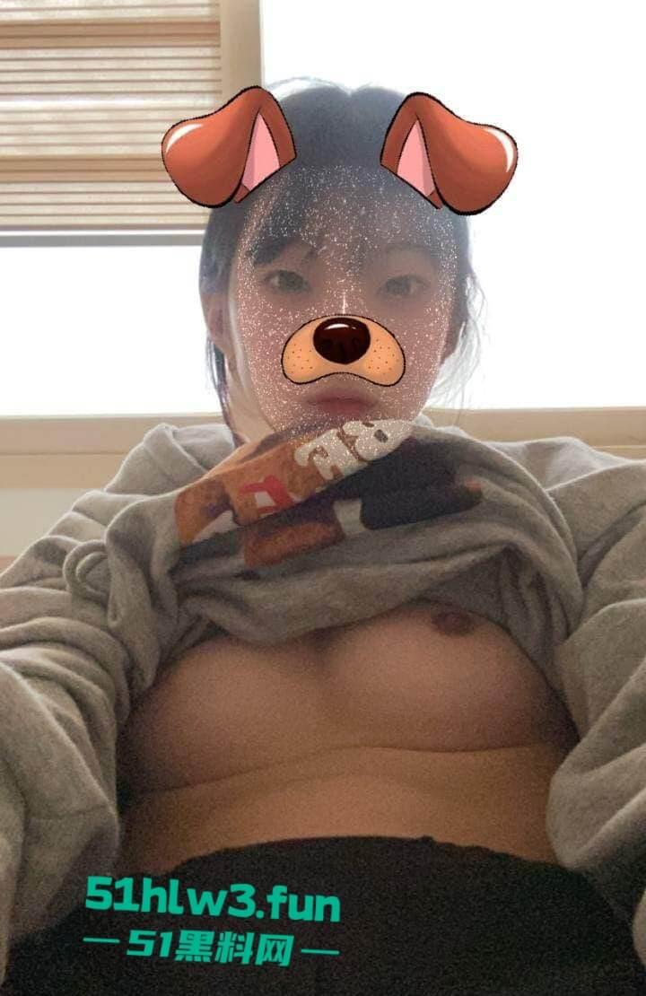 韩国极品学生妹身材纤细大奶翘臀，小穴粉嫩无毛全裸自拍勾引，渴望被有钱大叔包养。-1