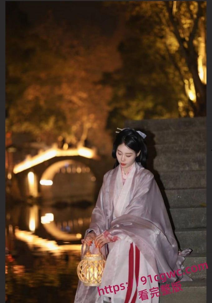 浙江杭州气质女大学生陈绍熙 遭前男友泄密不雅视频 颜值极高随着欲望也极强!-2