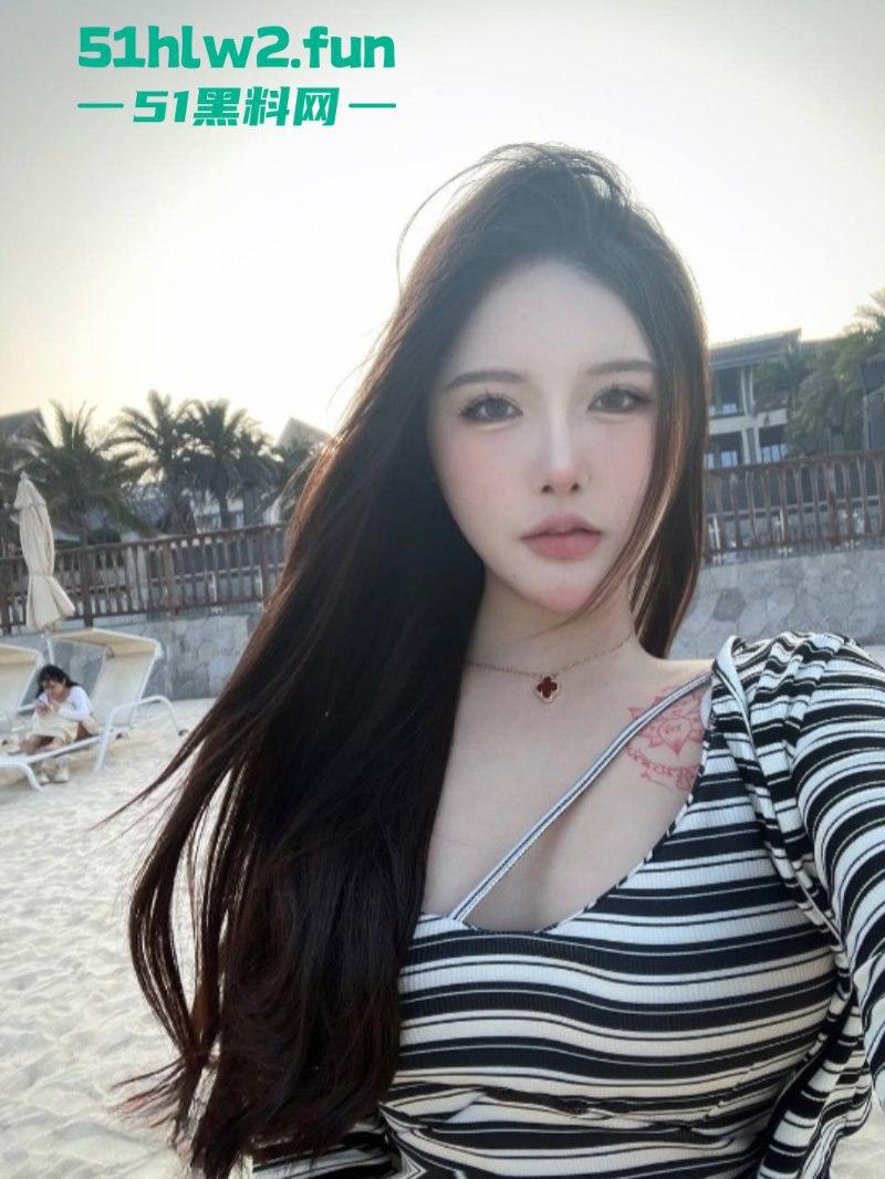 快手网红【美羊】被曝大尺度做爱视频，极品高颜值美女穿女仆装胯上骑乘伺候大佬！-6