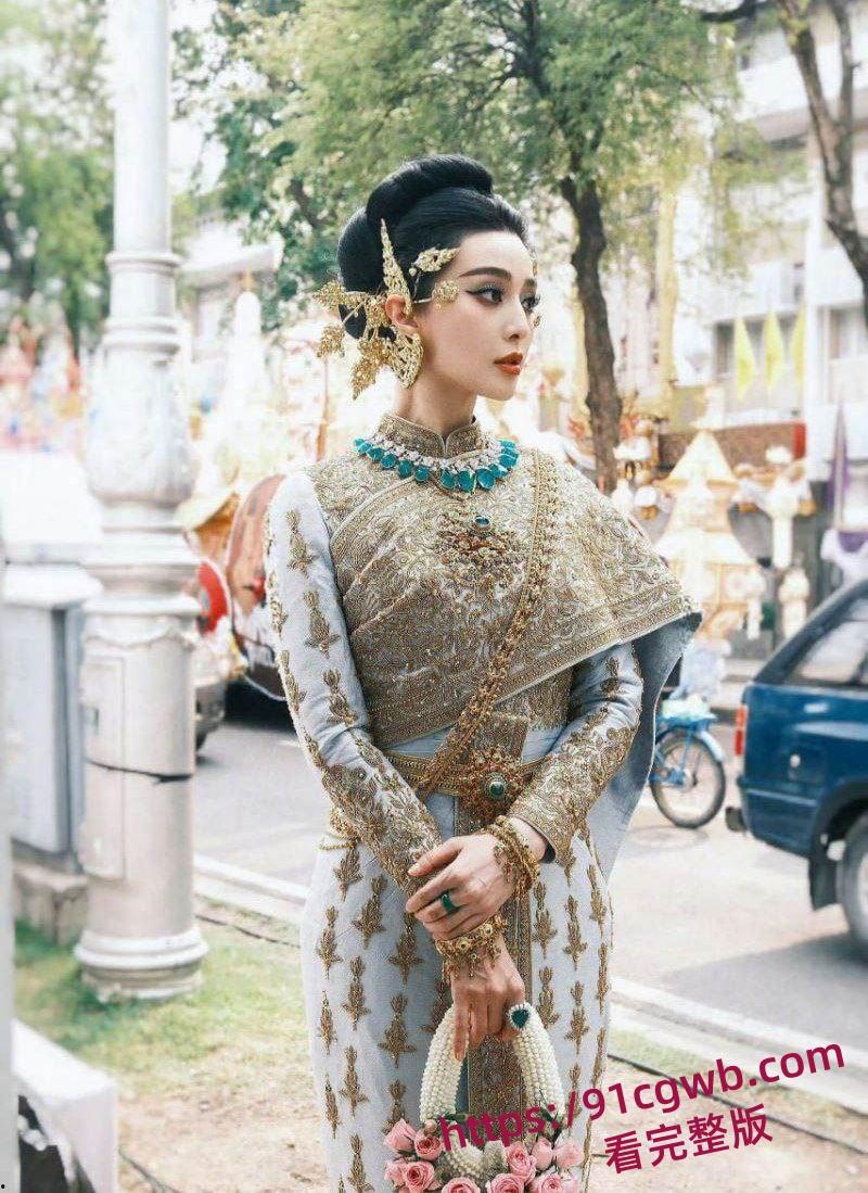 顶流巨星范冰冰现身马来西亚饭局,昔日影后沦落陪唱,独家视频揭秘心酸一刻!-4