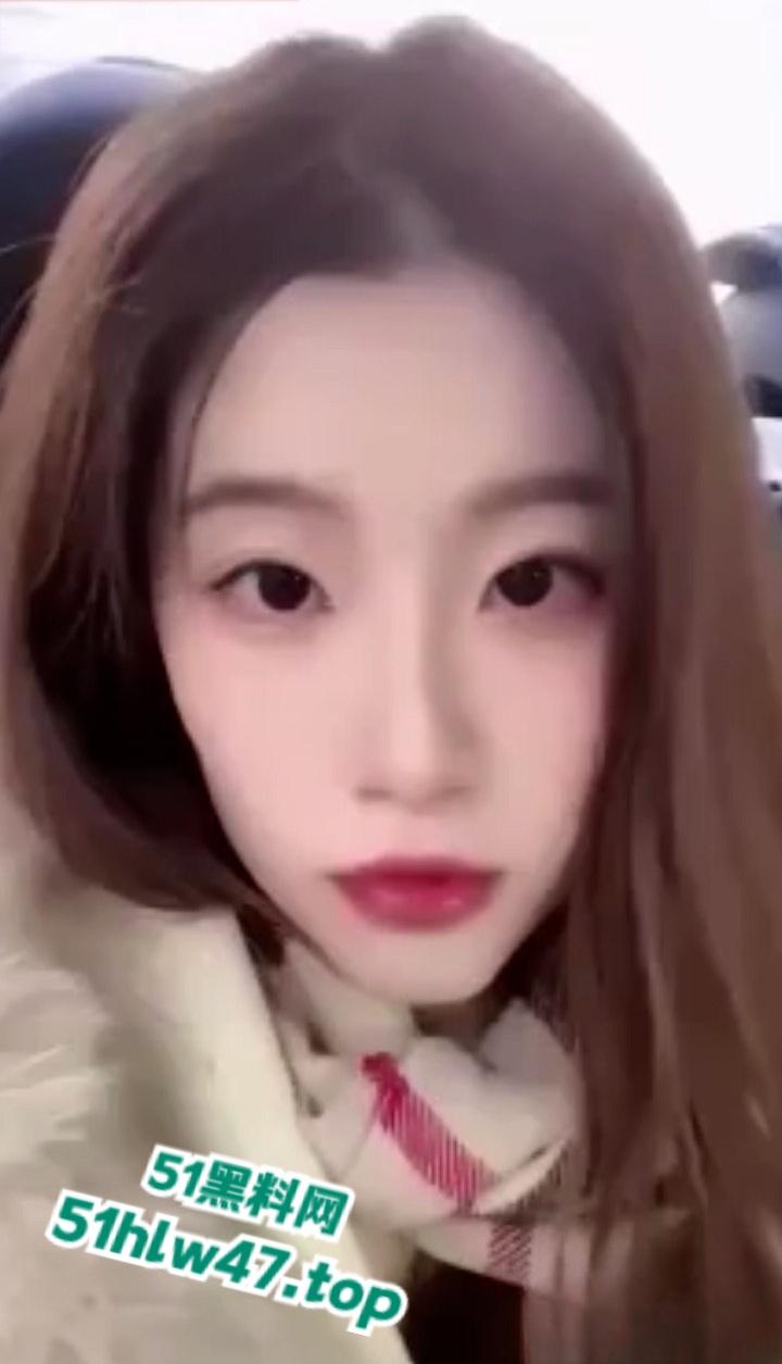 抖音130万粉丝网红【芋泥肉肉包】激情露出，奶子虽然下垂但搞黄色的捞钱的心态永垂不朽。-1