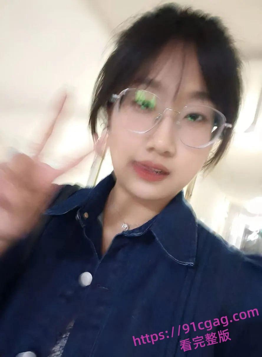 山东科技大学眼镜婊朱玲慧分手后渣男曝光私密视频-1