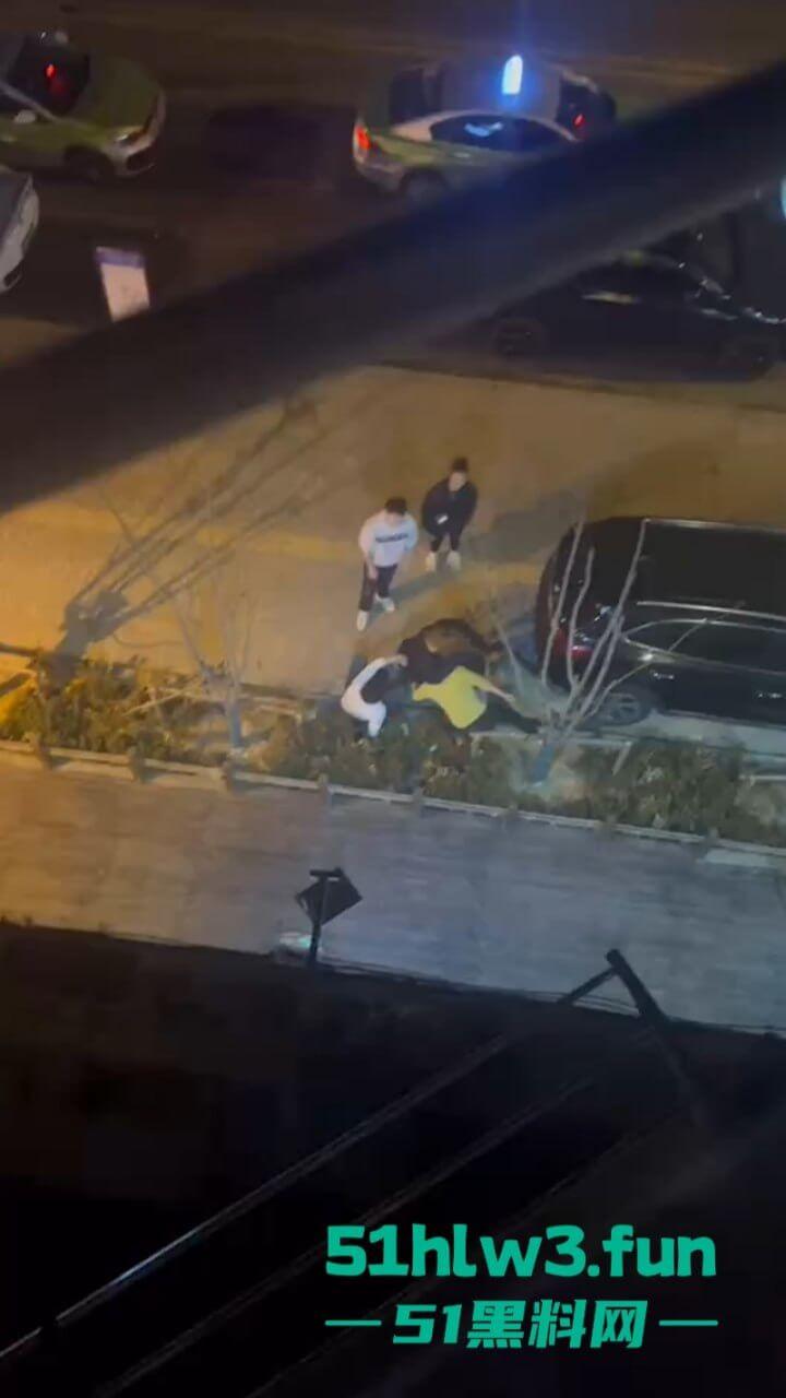 青岛嚣张小太妹醉酒打车辱骂司机被对方一拳KO，当场歇菜，实拍视频曝光！-9