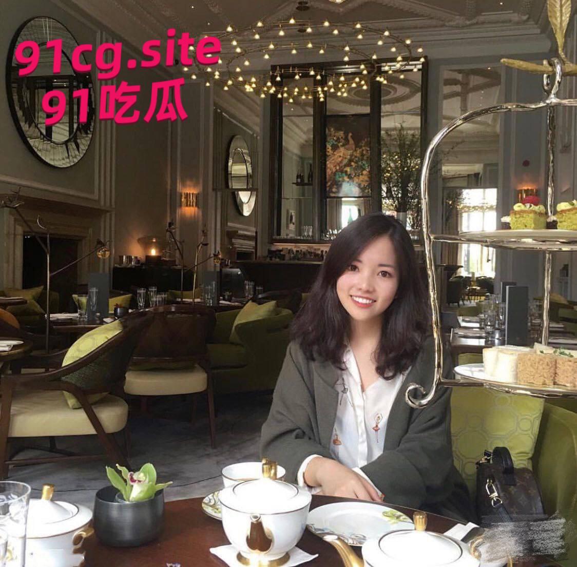 来自加拿大的极品留学生李天宜，微博昵称“梨甜姨”，是个高颜值的小可爱-1