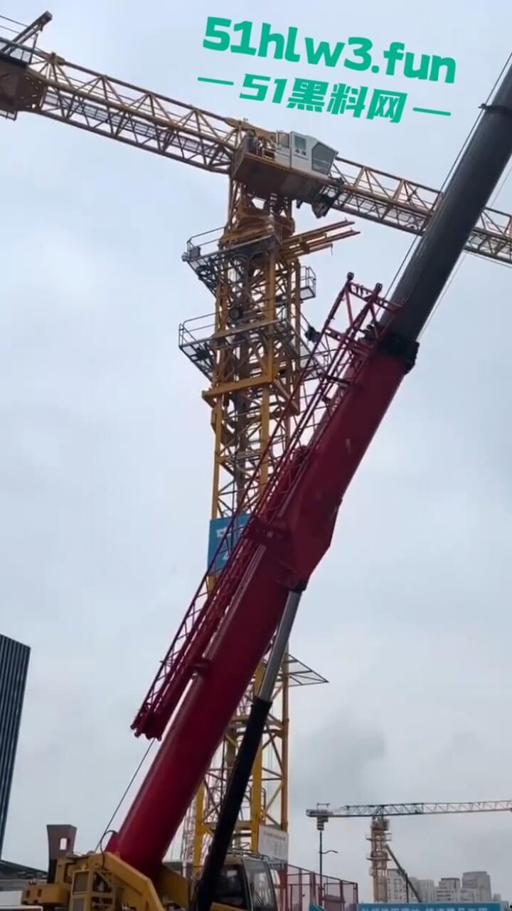 工地师傅叫鸡实录，塔吊大哥叫鸡高空做爱叫声响彻整个工地，又到货车上和司机车震玩的真刺激啊。-4