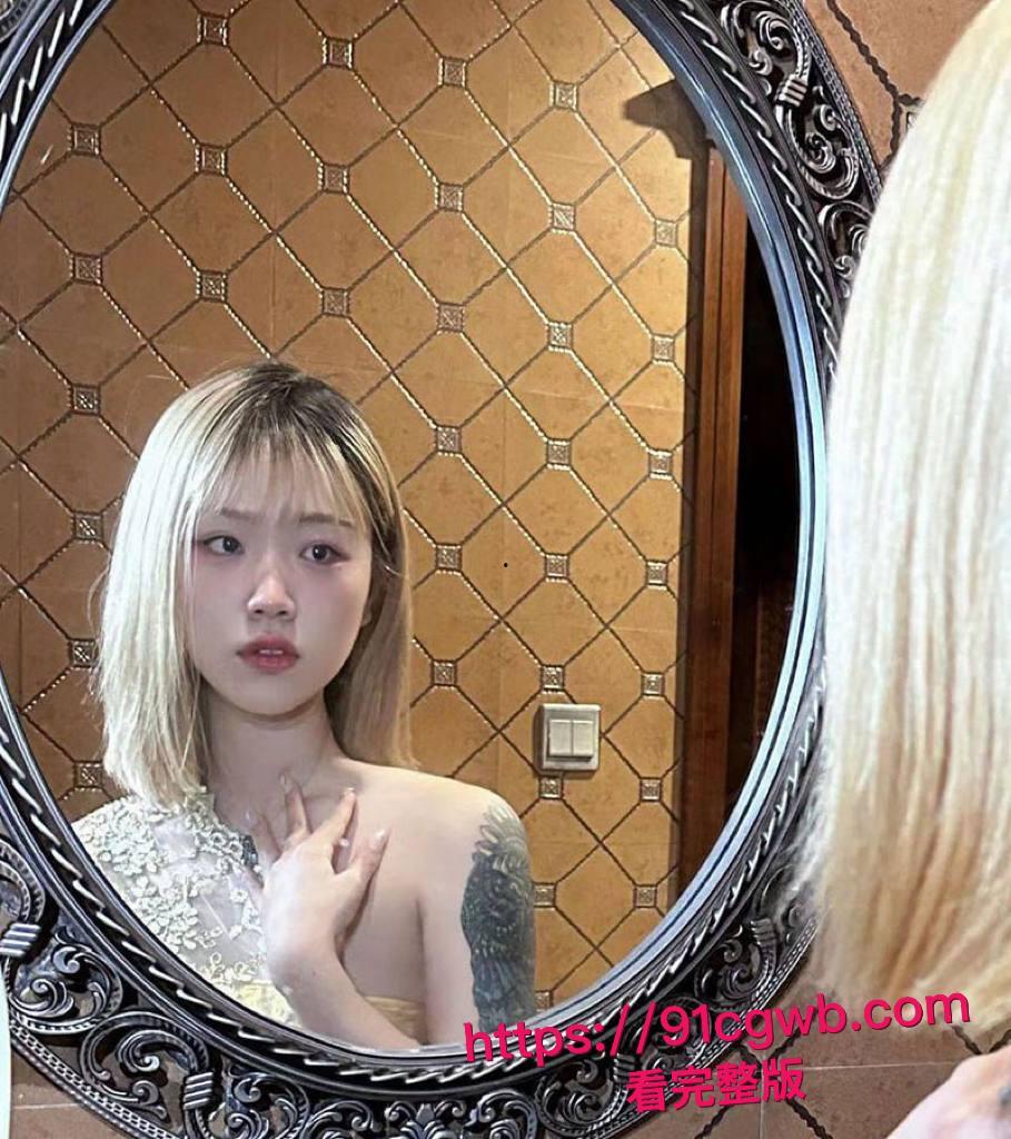 大连沙河口眼镜御姐张文珍私生活大曝光：清纯脸蛋下藏着饥渴骚货本性，洗手间后入狂操精液喷全身，口交水晶棒双重刺激视频全网疯传！-6