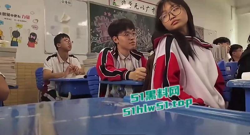 江门一中高三情侣课堂偷摸奶子，同学偷拍视频火爆全网，聊天小纸条更是淫荡不堪！-5