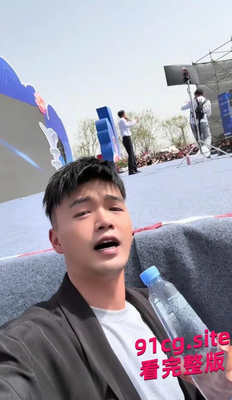 网红歌手林启得师徒恋丑闻曝光!高颜值徒弟姜南被“师傅”亲到床上!-2