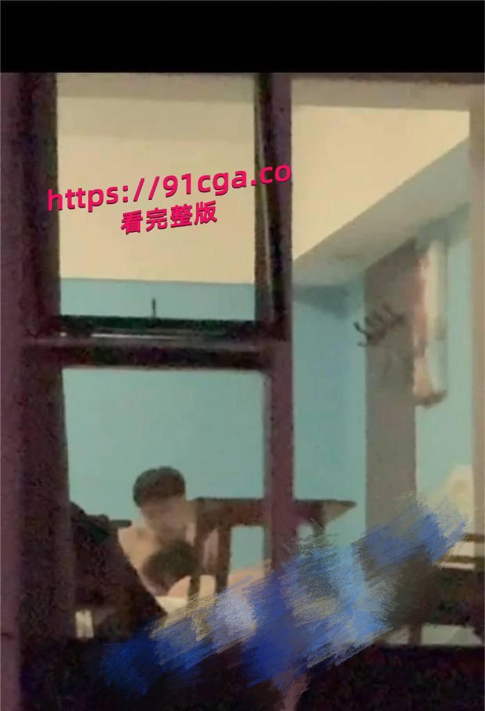 日照安泰国际广场大瓜！情侣高层公寓激情开战忘拉窗帘，千人围观现场视频！-2