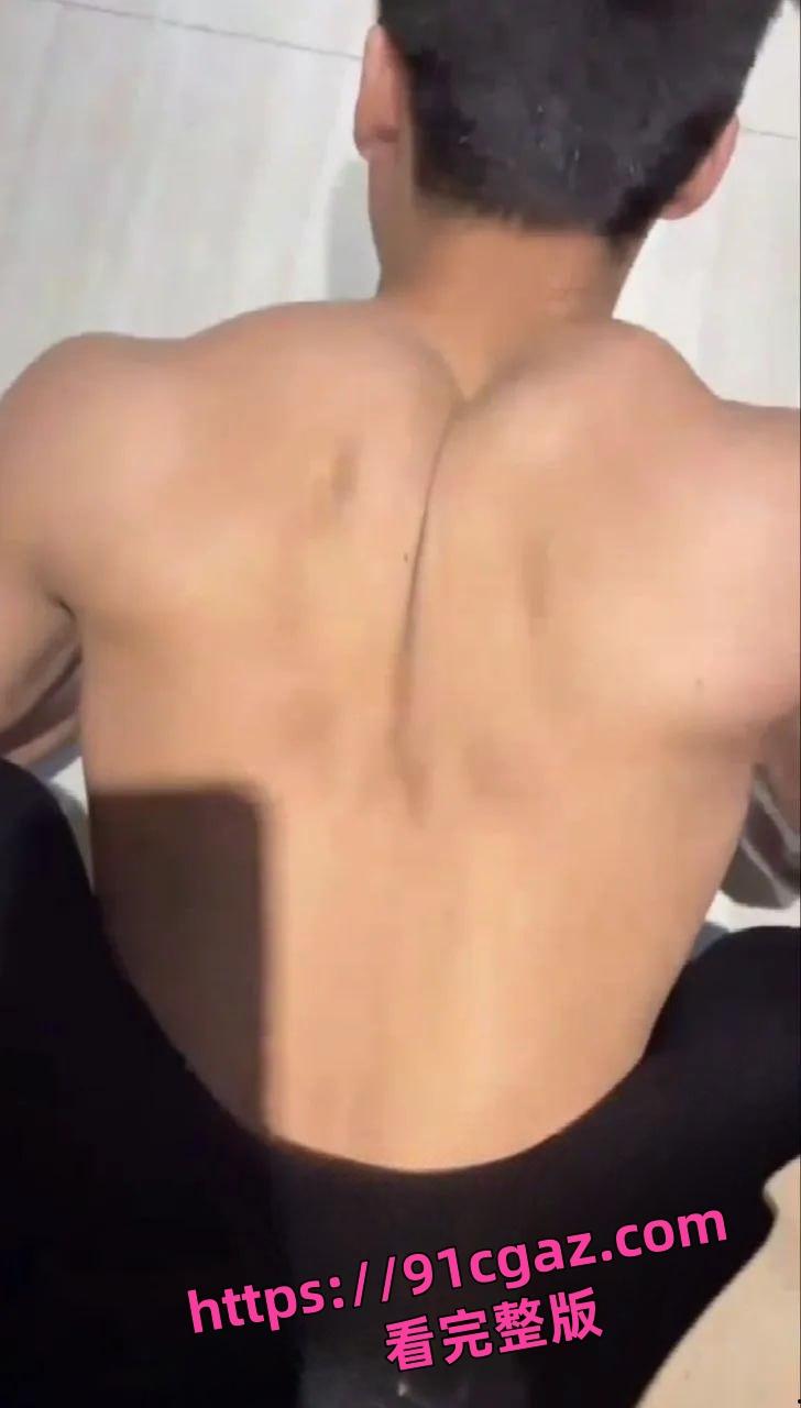 富婆群求肌肉猛男!每月花重金求欢,手测鸡巴长度,不够长的直接Pass!-2