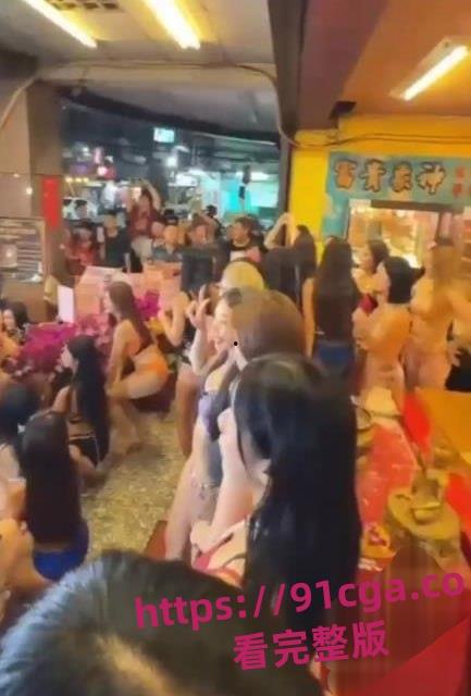 台湾比基尼辣妹50人大阵包抄三重四面佛!韩风热舞极致火辣身材!-2