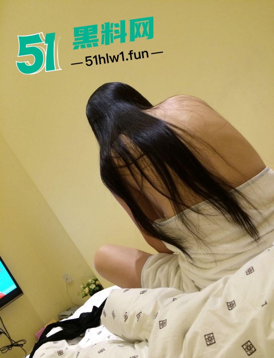 河北涵众高铁培训中心的女导师，平时教导学生高铁礼仪私下却是纯欲母狗，床照私密视频曝光。-4