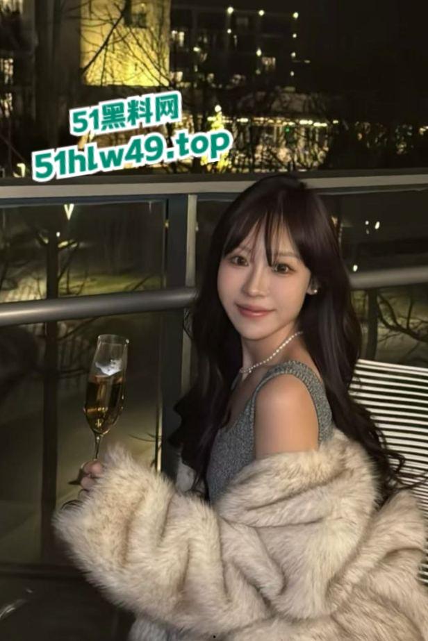 天津抖音小网红【崔玥】性感尤物，颜值超高私下骚的流水和大哥线下约炮被拍下曝光！-2