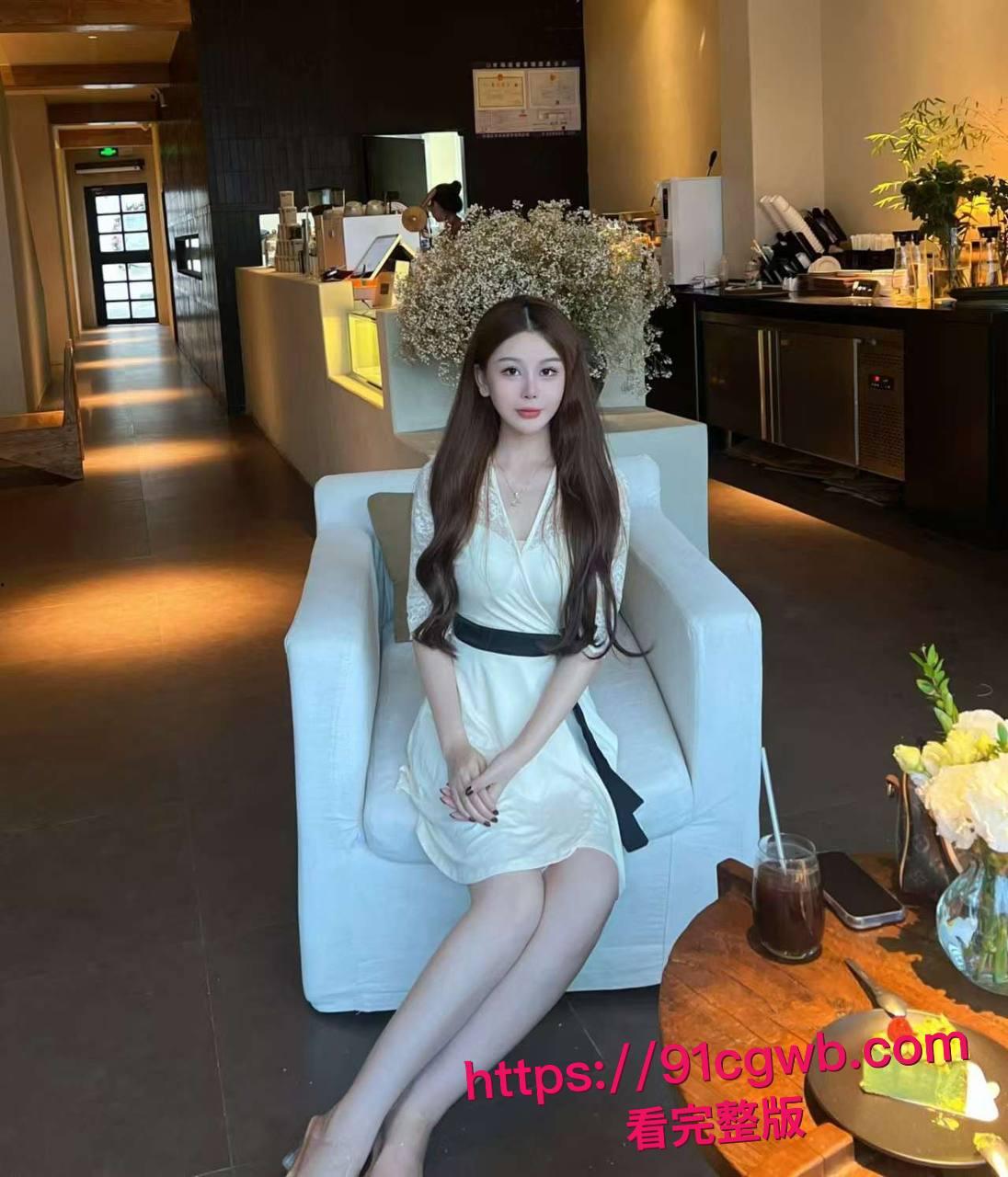 这骚货上次春药开苞,这次主动穿丁字裤送上门,当着结婚照被操嗷嗷叫-6