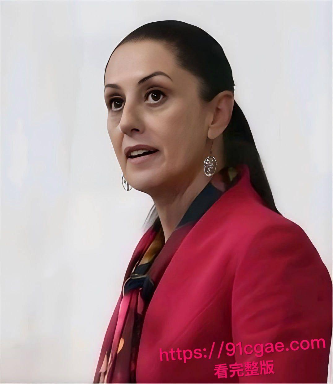 连总统都被性骚扰!墨西哥女总统克劳迪娅·谢因鲍姆街头遭色狼狂袭!咸猪手直奔脖子亲吻胸部乱摸,冷静推开后强势追究性骚扰者!-2