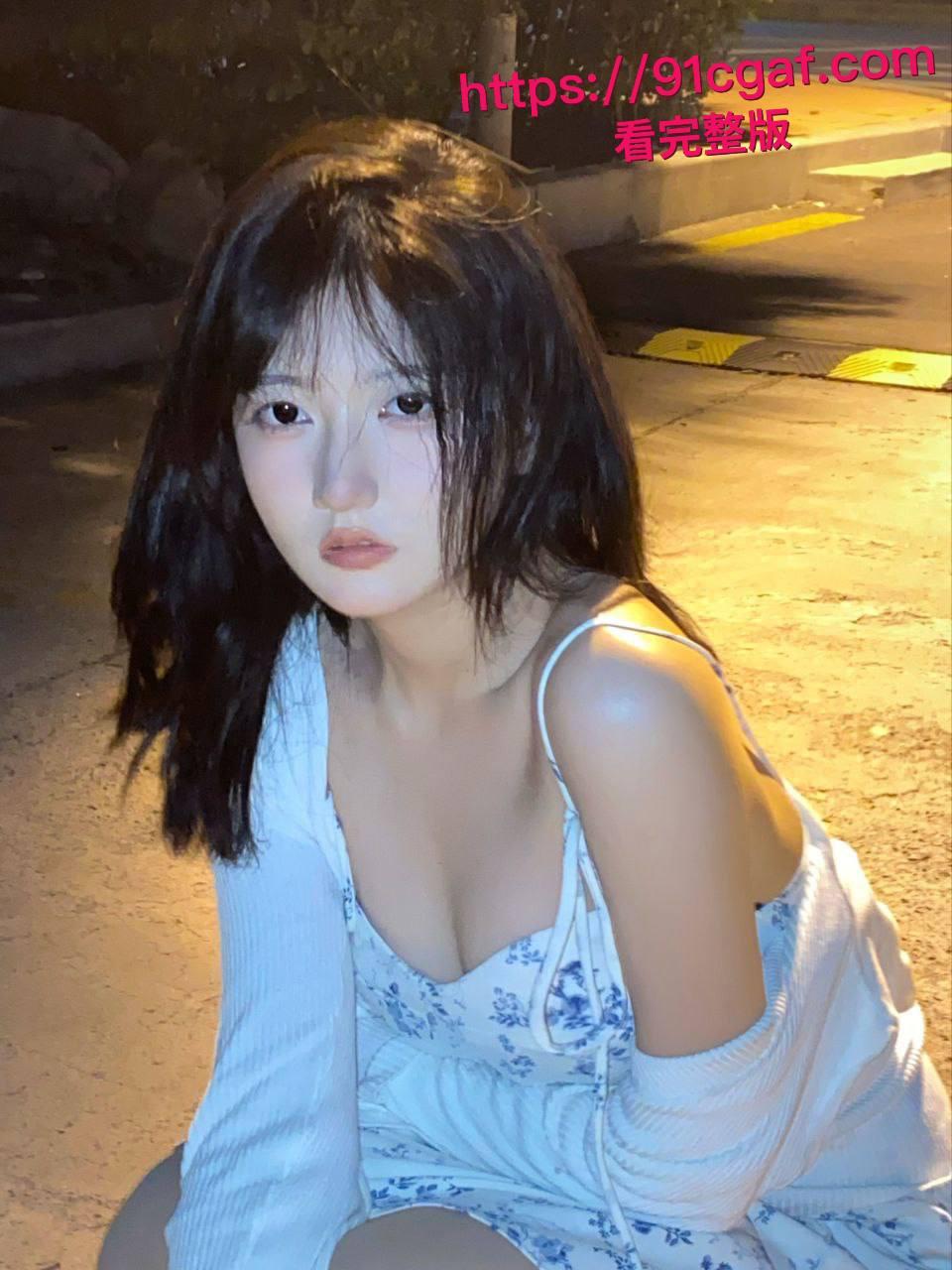 上海外国语大学反差婊 刘圆圆 被金主包养调教视频流出 黑丝开裆裤后入猛捅 被操到浪叫连连!-8