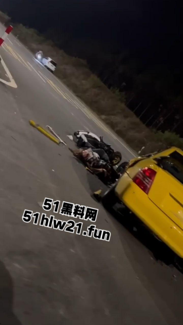 广东江门精神小伙，组织改装摩托车排位赛结果当场撞上轿车，导致司机死亡目前参赛人员正在抓捕中。-1