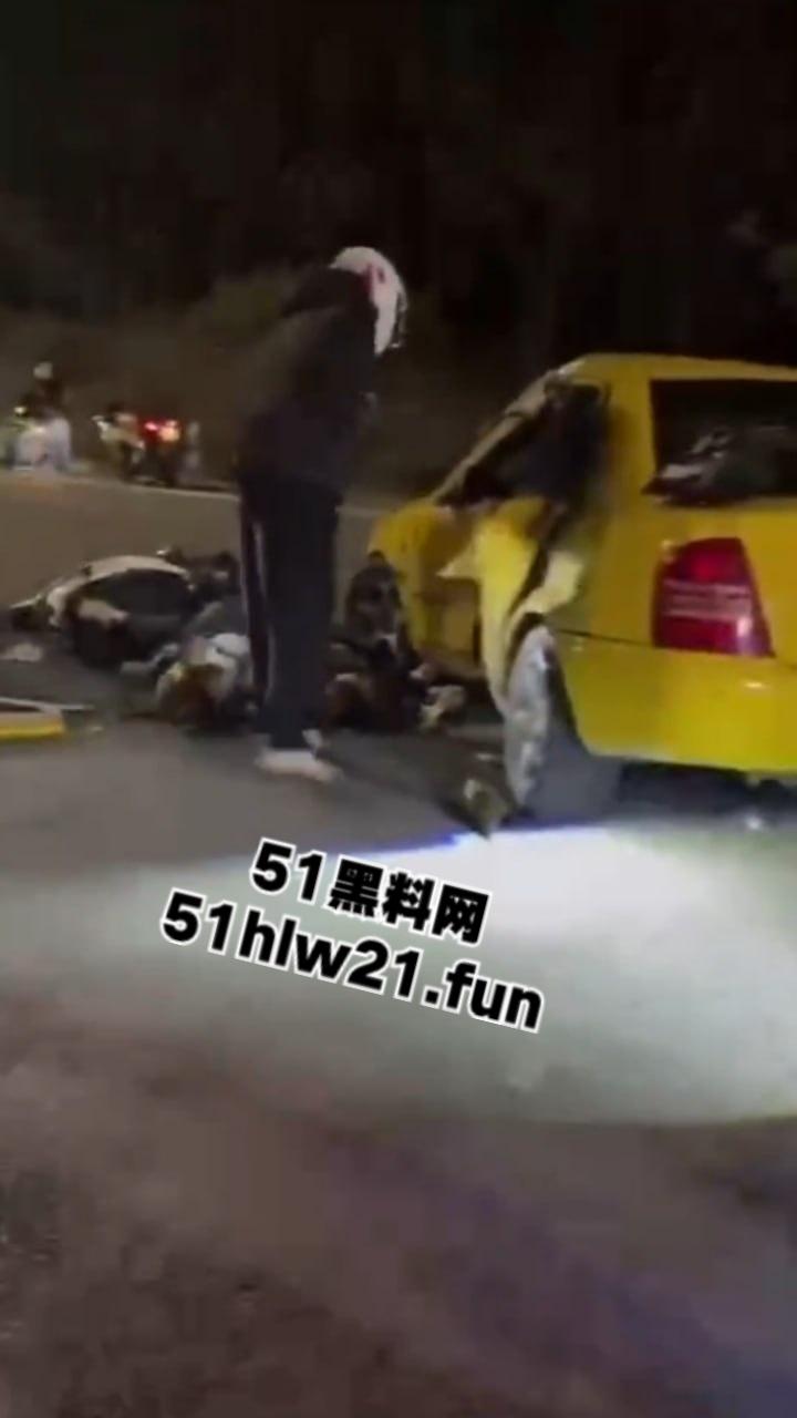 广东江门精神小伙，组织改装摩托车排位赛结果当场撞上轿车，导致司机死亡目前参赛人员正在抓捕中。-4