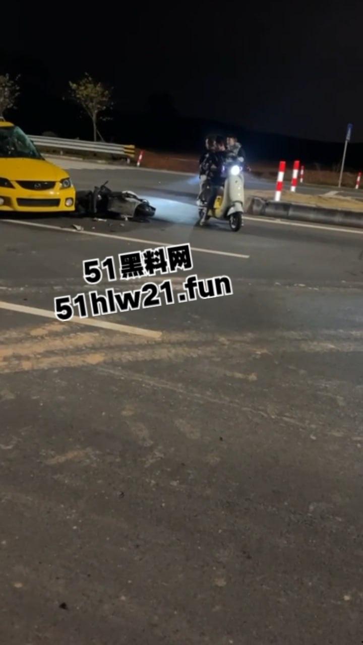 广东江门精神小伙，组织改装摩托车排位赛结果当场撞上轿车，导致司机死亡目前参赛人员正在抓捕中。-9
