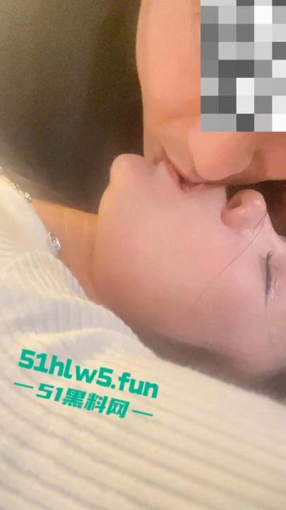 家有娇妻【4】性奴露脸原创,这么贱的⼥⼈出租⻋上给逼⾥塞跳蛋还逛商场 主动要求吞精。-3