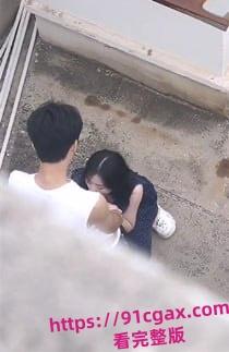 河北定州凤祥园天台情侣激情后入打野炮的瓜 太过于沉浸在抽插的快感中了-8