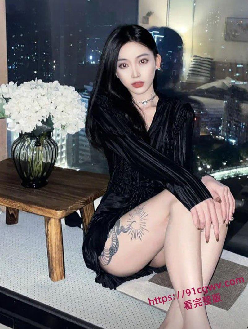 云南御姐网红 femmefatale 线下接单视频流出 极品身材反差骚劲爆表 粉嫩骚穴操到白浆四溢!-2