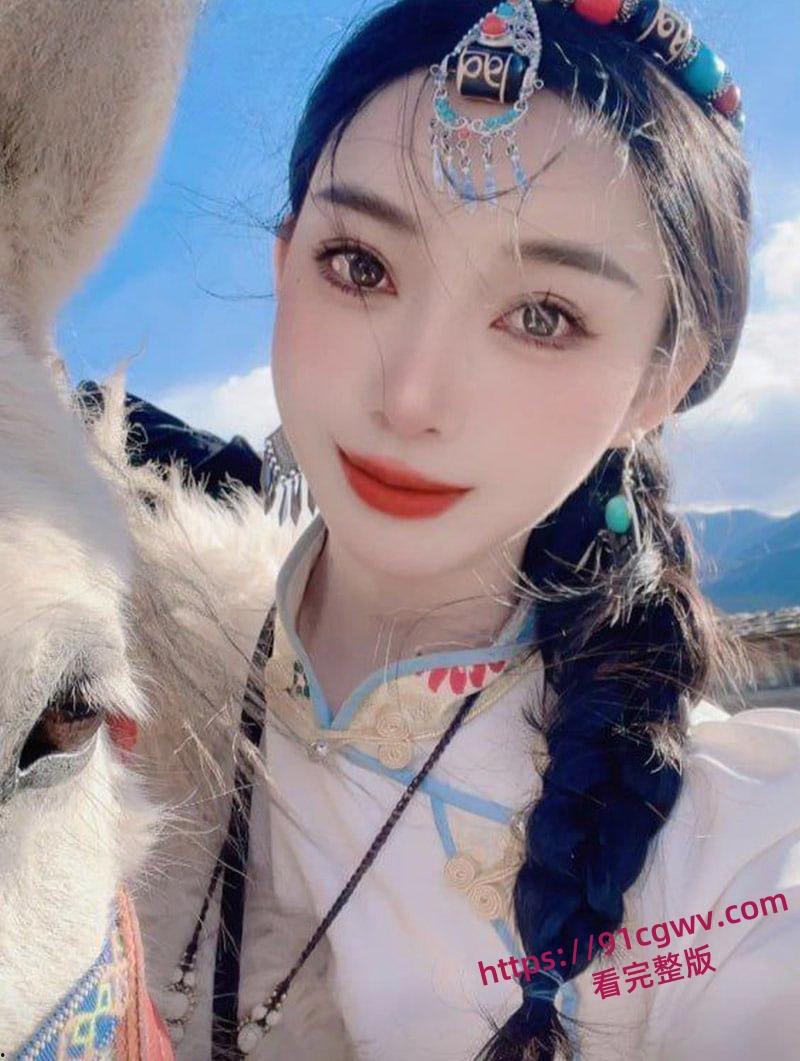 云南御姐网红 femmefatale 线下接单视频流出 极品身材反差骚劲爆表 粉嫩骚穴操到白浆四溢!-3