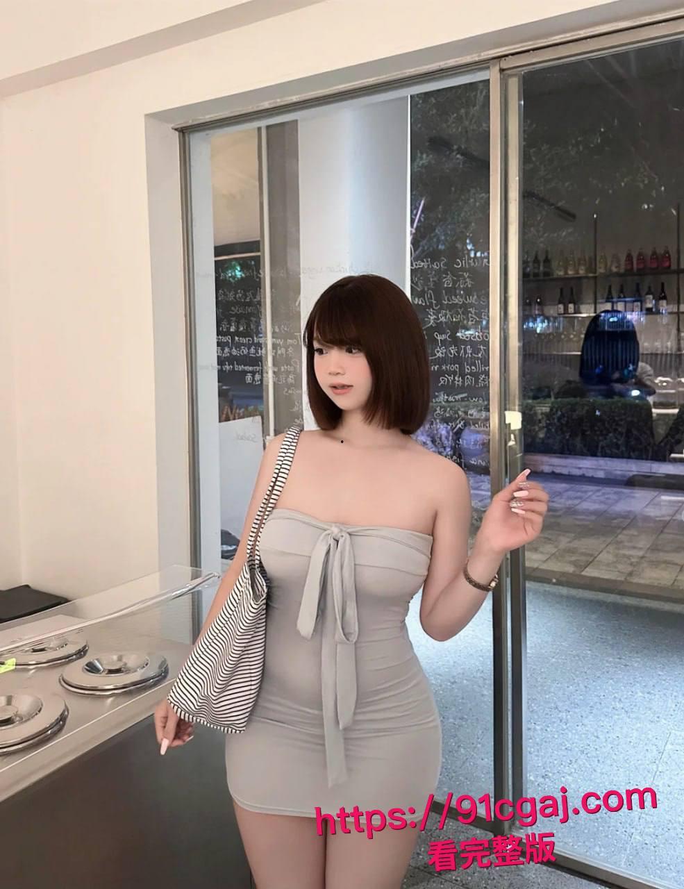 巨乳短发嫩妹遭渣男泄密视频全网疯传!奶子又大又挺被按在梳妆台对镜后入,风骚表情淫叫不断!-4