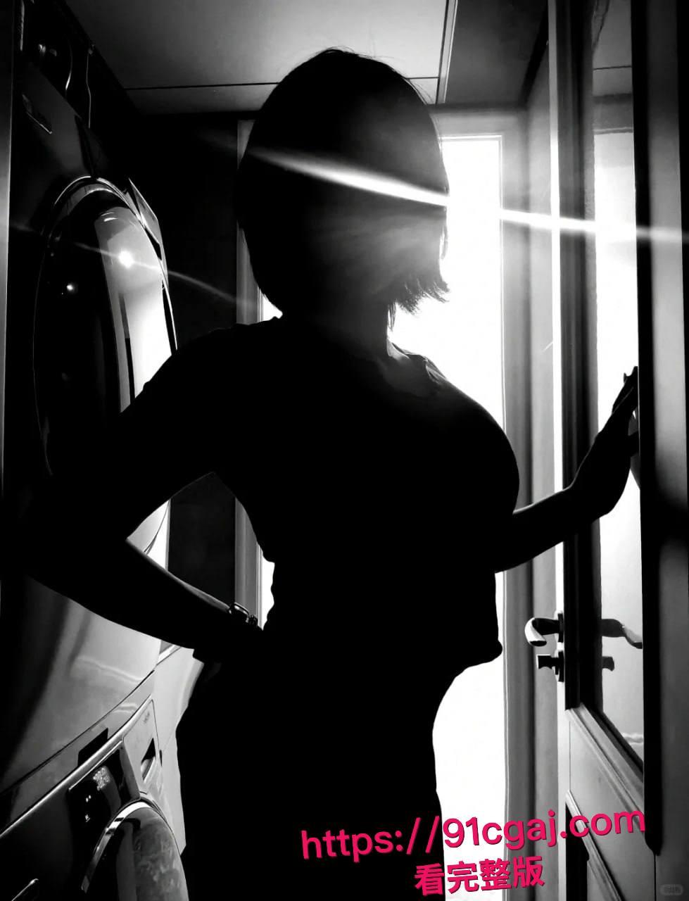 巨乳短发嫩妹遭渣男泄密视频全网疯传!奶子又大又挺被按在梳妆台对镜后入,风骚表情淫叫不断!-10