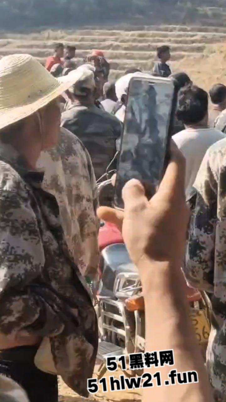 云南保山出租车司机遭乘客劫杀，凶手夺车而逃焚车自杀，嫌犯遗体被村民上山干活时发现。-5