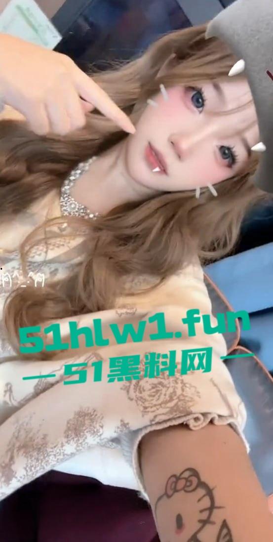 福建莆田骚货【郑烨烨】快手网红【吐泡泡】群里疯传她被操自拍视频，一边叼烟一边求操，骚话连篇堪称精神小妹本妹！-1