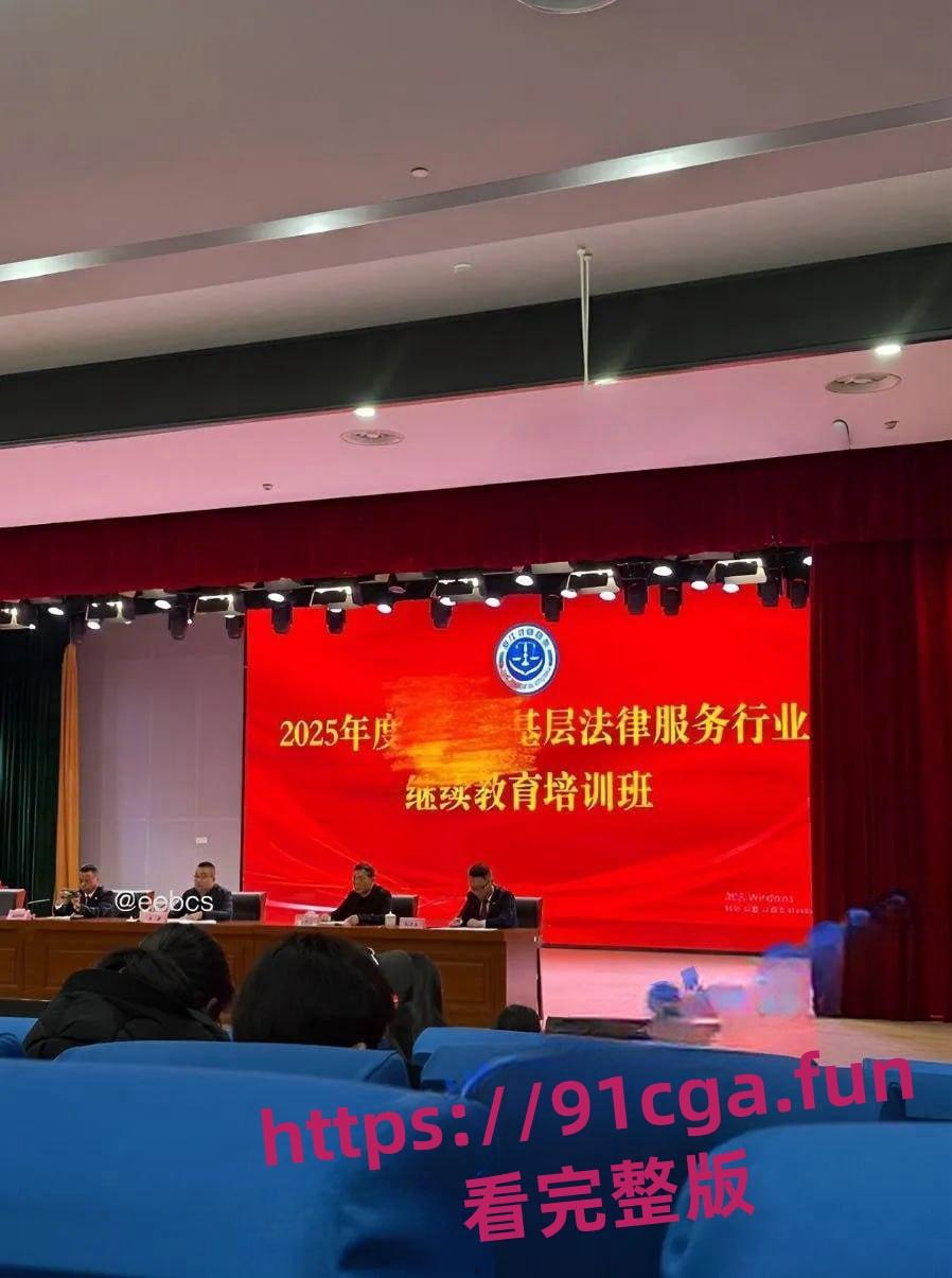 律师白天法庭精英 晚上变福利姬!衬衫解扣撅臀秀逼穴超反差-2