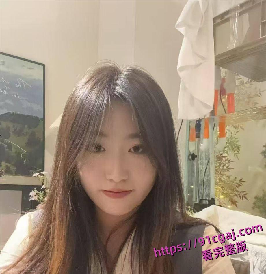 江苏反差小骚货张馨茹男友前脚出门不在家就跟网友裸聊约炮被爆出黑历史-3