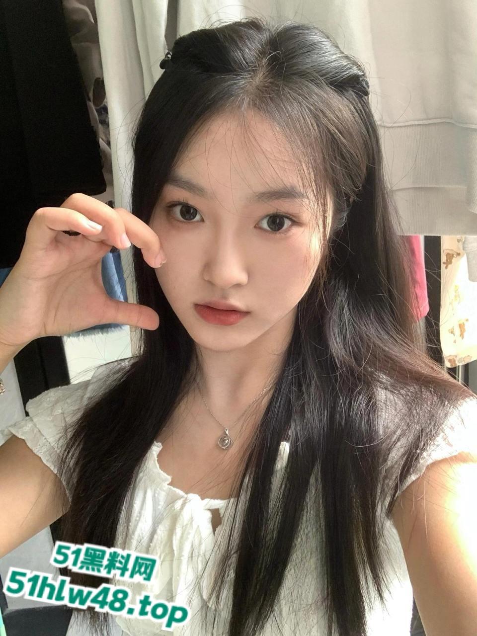 广州白云幼儿园清纯幼师【田梦】被渣男分手抛弃，极品的颜值搭配性感的美乳，不失为人间仙女！-2