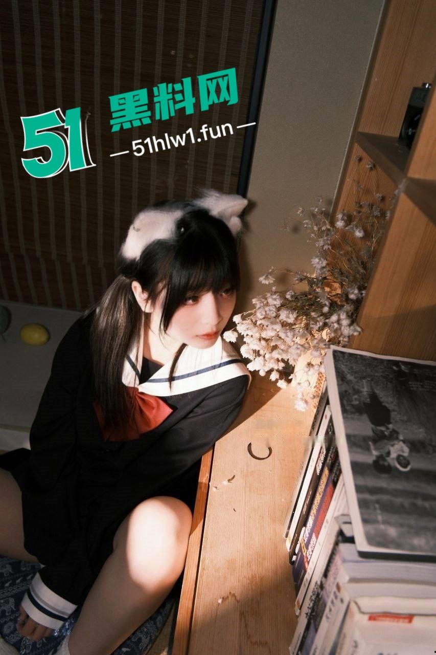 推特萝莉福利姬【星野柒免】清纯颜值肥臀母狗，穿可爱制服私拍白虎嫩逼手揉酥胸全露私拍视图流出-7