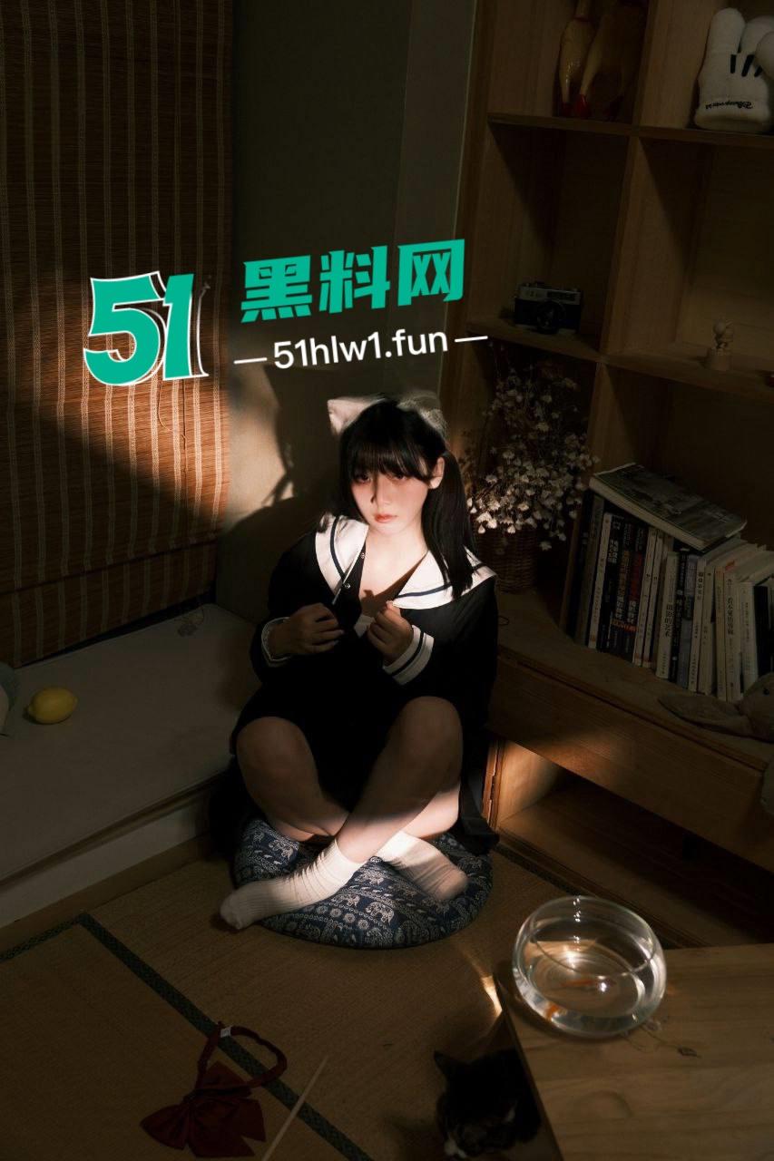 推特萝莉福利姬【星野柒免】清纯颜值肥臀母狗，穿可爱制服私拍白虎嫩逼手揉酥胸全露私拍视图流出-11