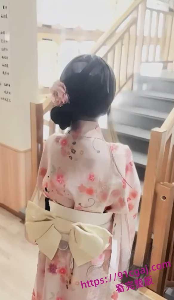 上海同济大学大一嫩妹刘思雨,刚成年就学会了背叛男友,还不断向前男友借钱维持生活-2